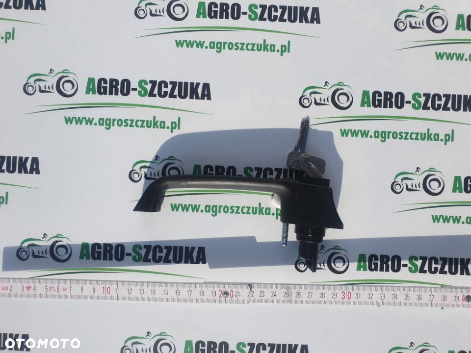 ORYGINALNA KLAMKA Z WKŁADKĄ I KLUCZEM DO FARMTRAC KABINA KOJA - 1