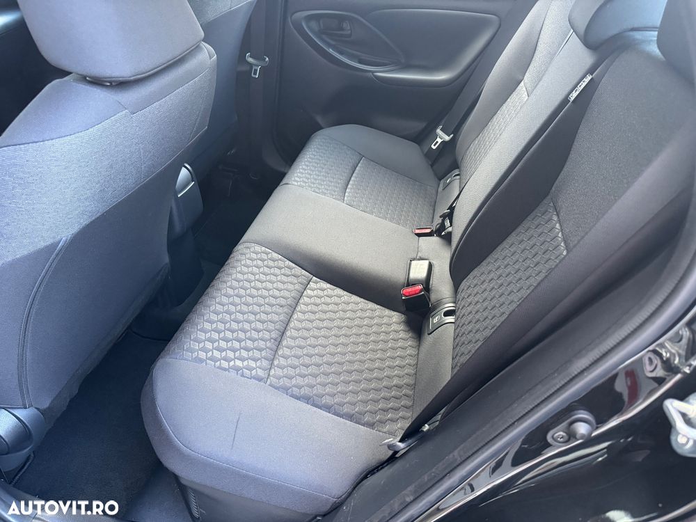 Toyota Yaris 1.5 VVT-i HSD Active - 13
