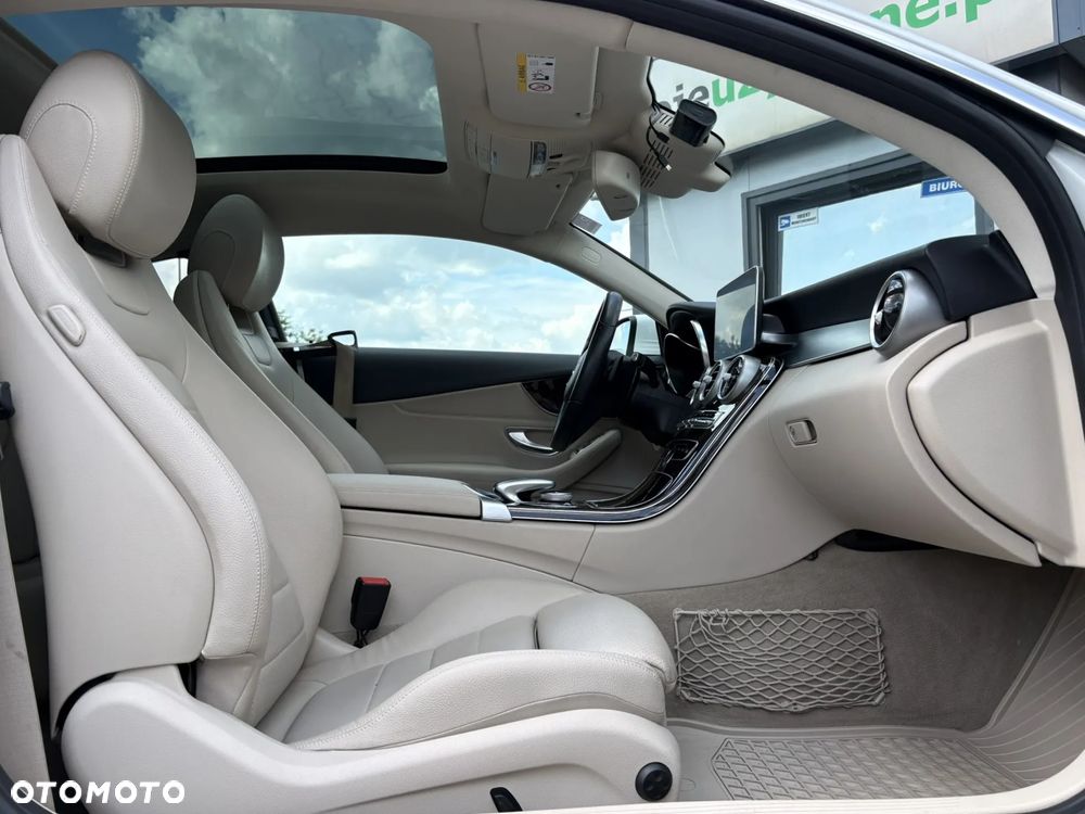 Mercedes-Benz Klasa C 200 4-Matic 9G-Tronic - 29