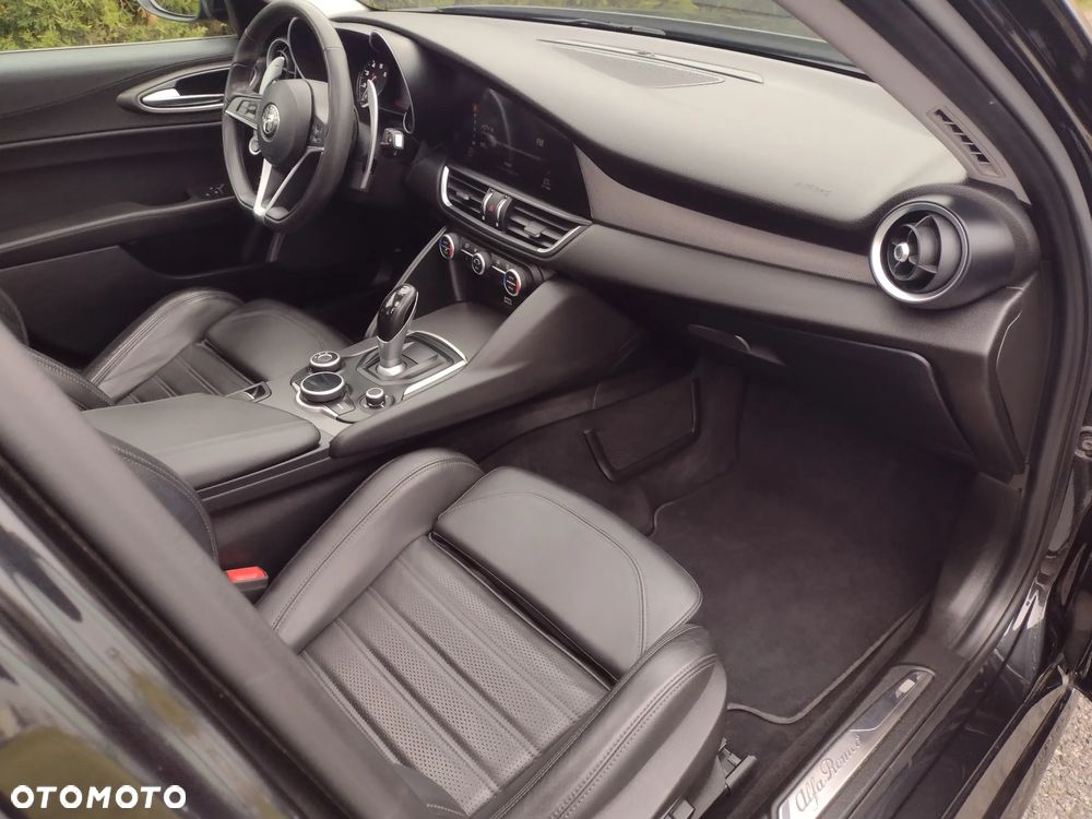 Alfa Romeo Giulia 2.0 Turbo 16V AT8-Q4 Veloce - 14