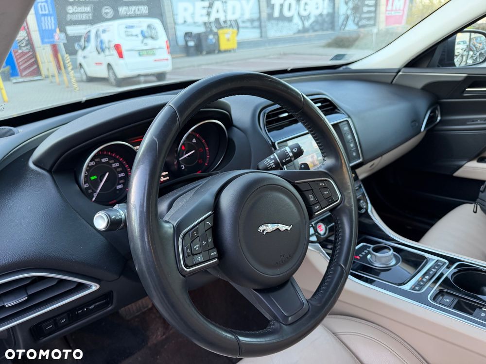 Jaguar XE 2.0 D Prestige - 19