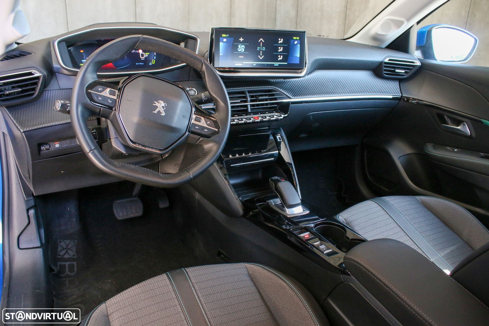 Peugeot e-208 Allure - 37
