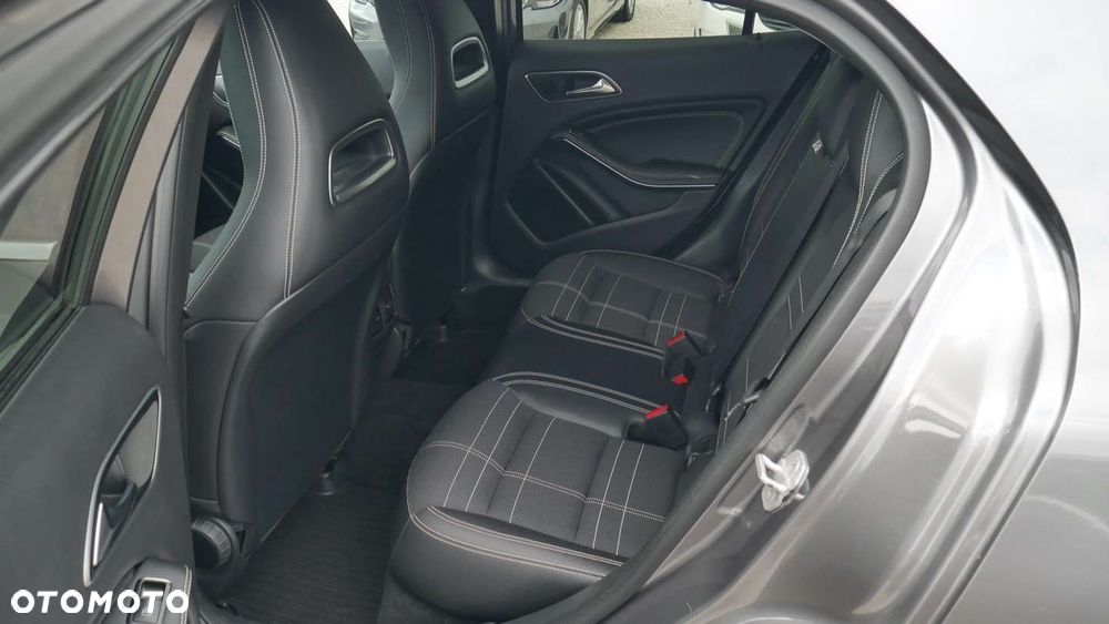 Mercedes-Benz GLA - 16