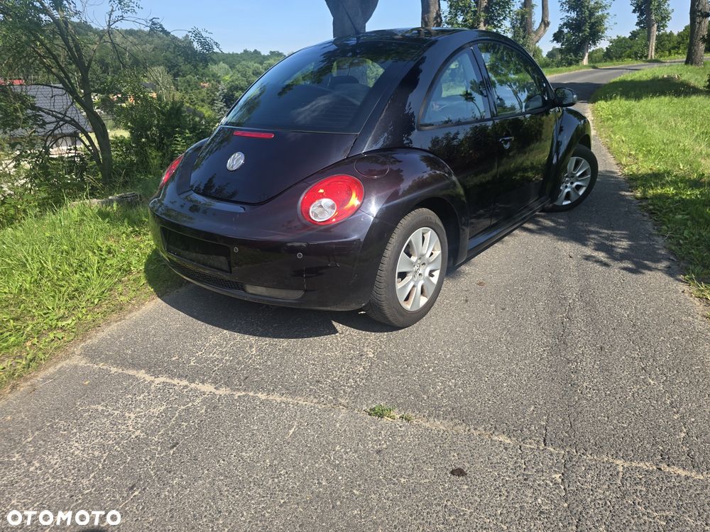 Volkswagen New Beetle - 2