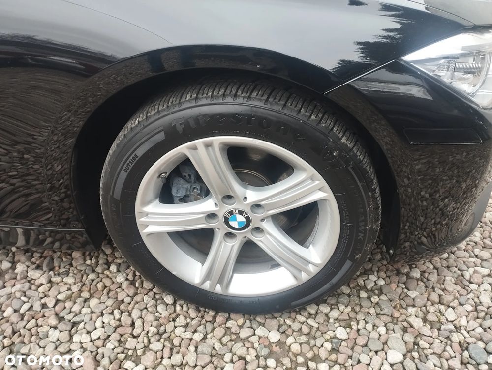 BMW Seria 3 320i - 23
