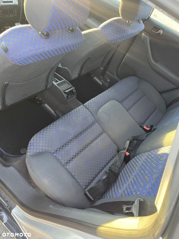 Audi A3 Sportback 1.6 Ambiente - 6