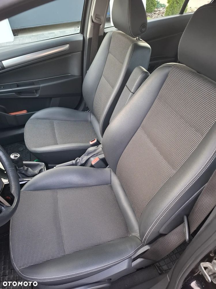 Opel Astra 2009 photo 3