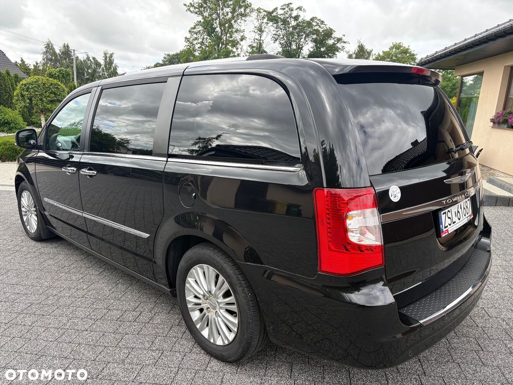 Chrysler Town & Country - 6