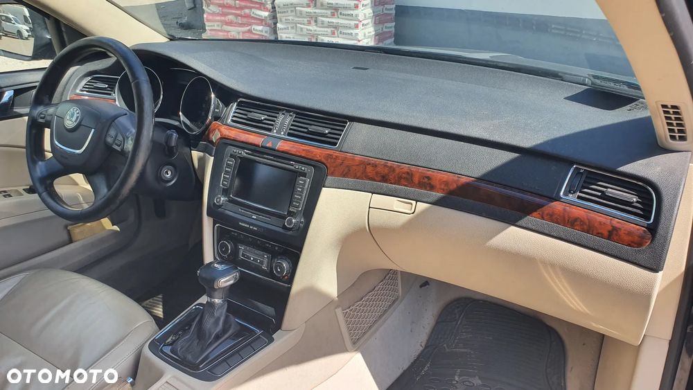 Skoda Superb 2.0 TDI Elegance DSG - 38