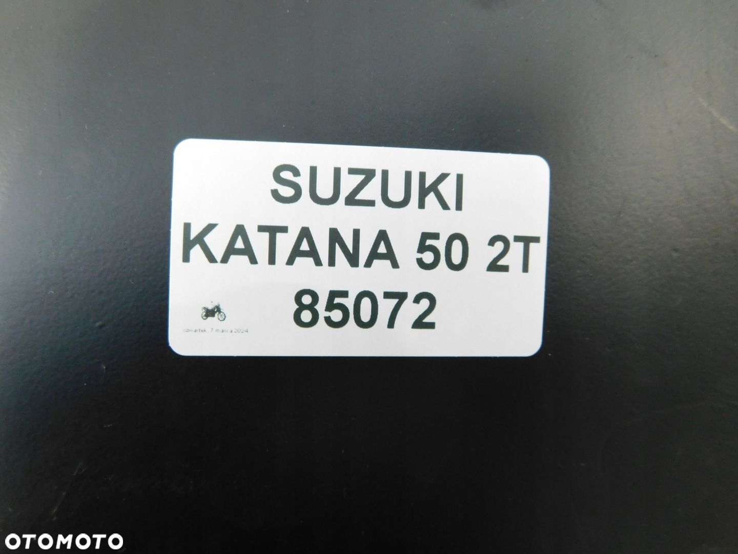 SUZUKI KATANA 50 2T PODEST WYPEŁNIENIE LEWE - 6