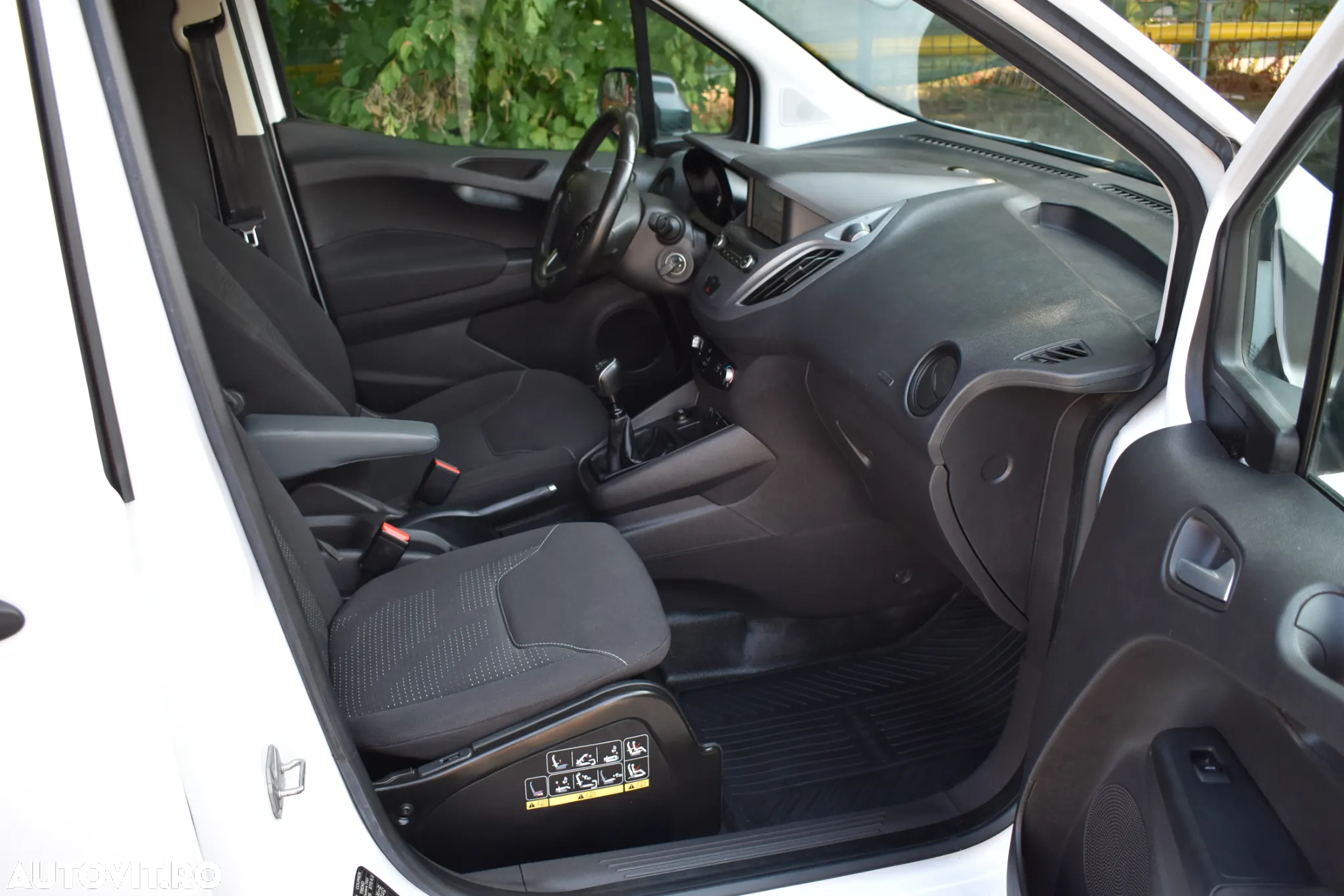Ford Tranzit Courier - 10
