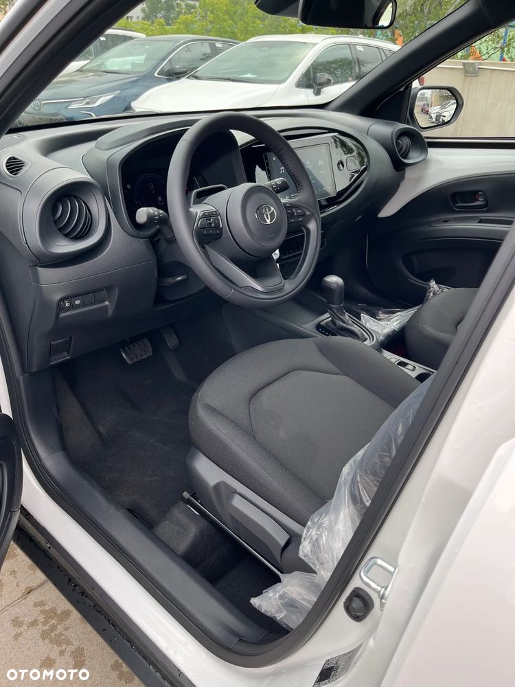 Toyota Aygo X Hybrid 1.5 Active e-CVT - 8