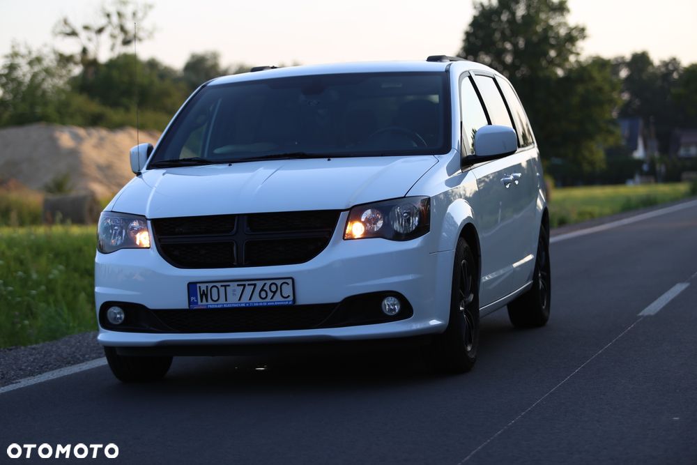 Dodge Grand Caravan 3.6 R/T - 12