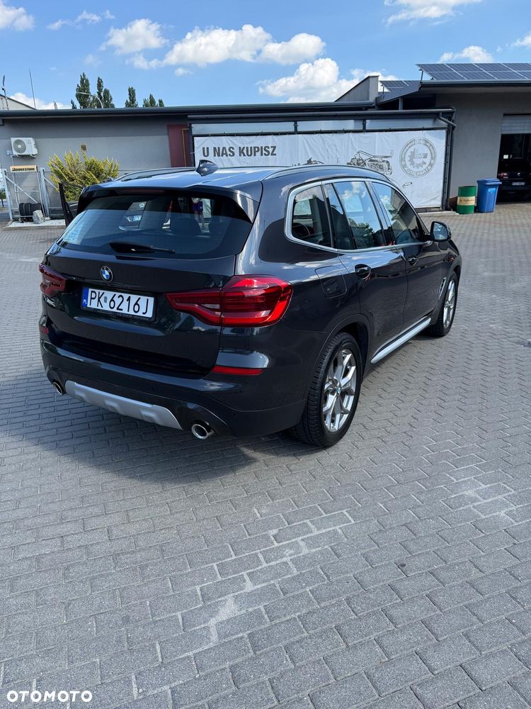 BMW X3 xDrive20i Advantage - 5