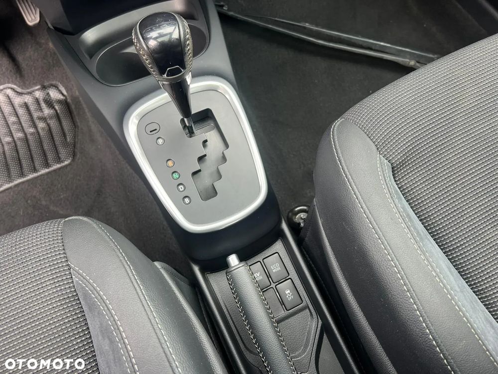 Toyota Yaris Hybrid 100 Active EU6 - 22