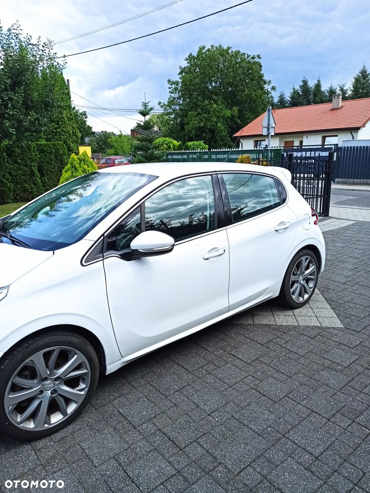 Peugeot 208 2014 photo 2