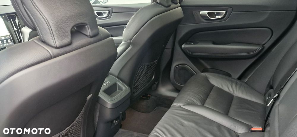 Volvo XC 60 B5 AWD Plus Dark - 16