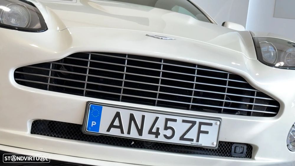Aston Martin Vanquish S - 9
