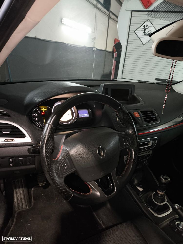 Renault Mégane 2.0 dCi Dynamique S - 2