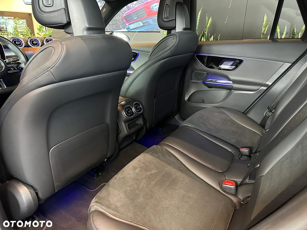 Mercedes-Benz GLC - 12