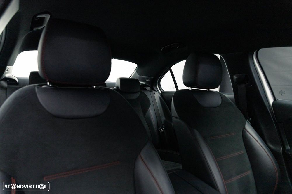 Mercedes-Benz A 250 Limousine e AMG Line - 22
