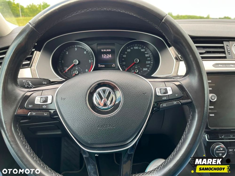 Volkswagen Passat - 14
