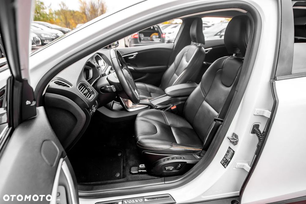 Volvo V40 Cross Country T5 AWD Geartronic Momentum - 32