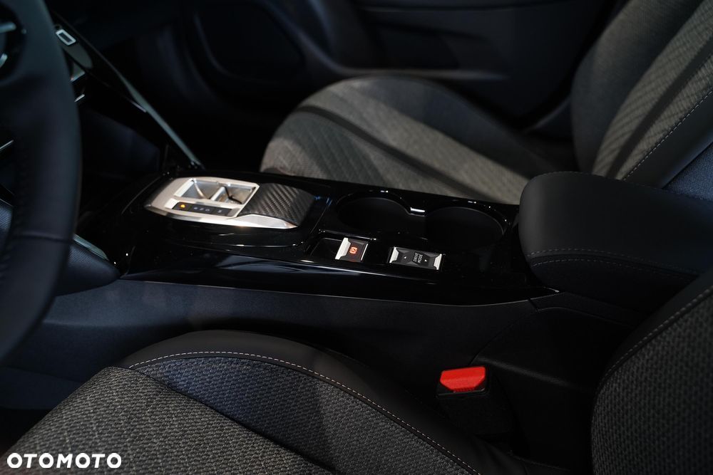 Peugeot 2008 PureTech mHEV Allure e-DCS6 - 25