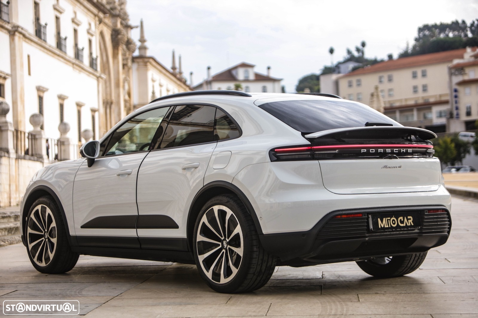 Porsche Macan Electric 4 - 30