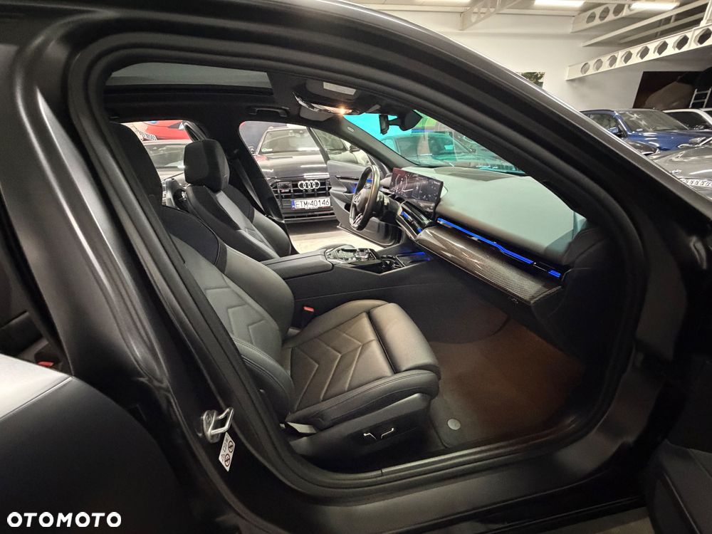 BMW Seria 5 520d xDrive mHEV M Sport - 24