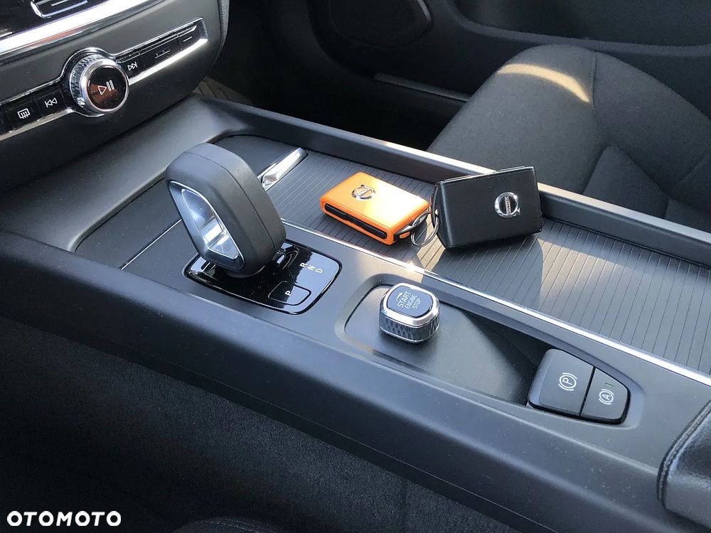 Volvo V60 B4 D Momentum Pro - 21