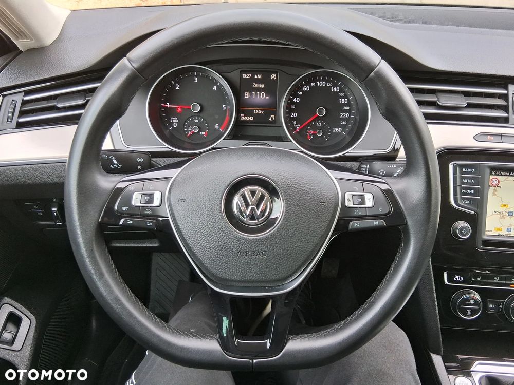 Volkswagen Passat - 23