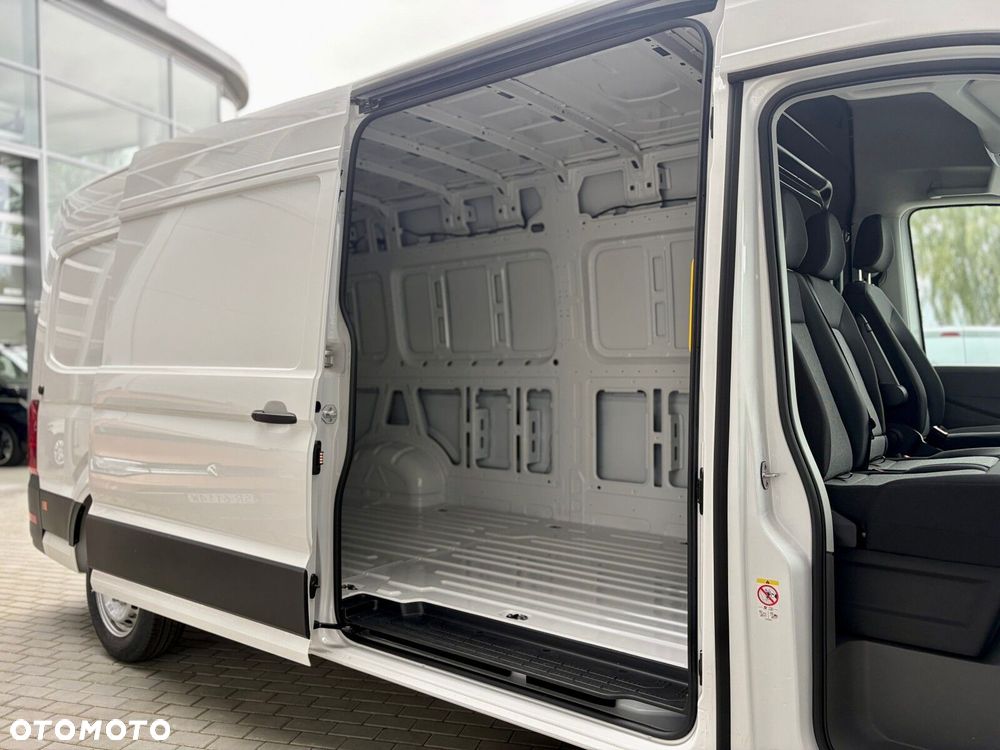Volkswagen Crafter 35 Furgon z wysokim dachem silnik: 2,0 l EU6 SCR 140 KM / skrzynia biegów: Przedni napęd manualna 6-biegowa rozstaw osi: 4490 mm - 10