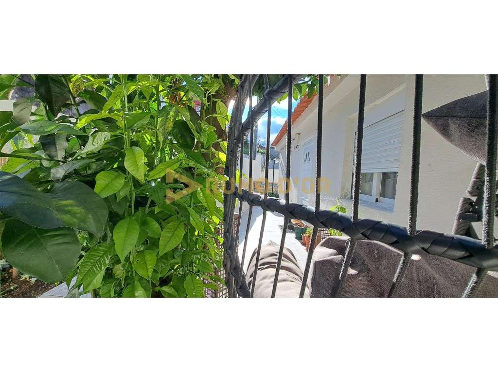 Moradia Exclusiva com Piscina Interior e Terraço - Conforto e Charm... - Grande imagem: 3/31