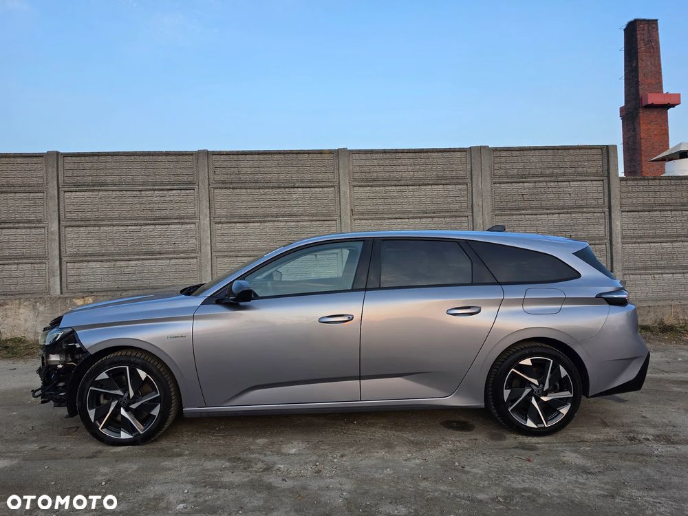 Peugeot 308 1.6 Hybrid PHEV Allure EAT8 - 37