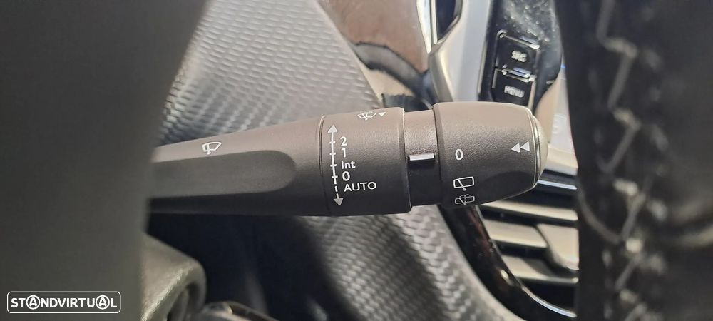 Peugeot 208 1.2 PureTech Allure - 52