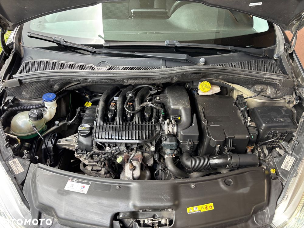 Peugeot 208 1.2 VTi Allure - 22