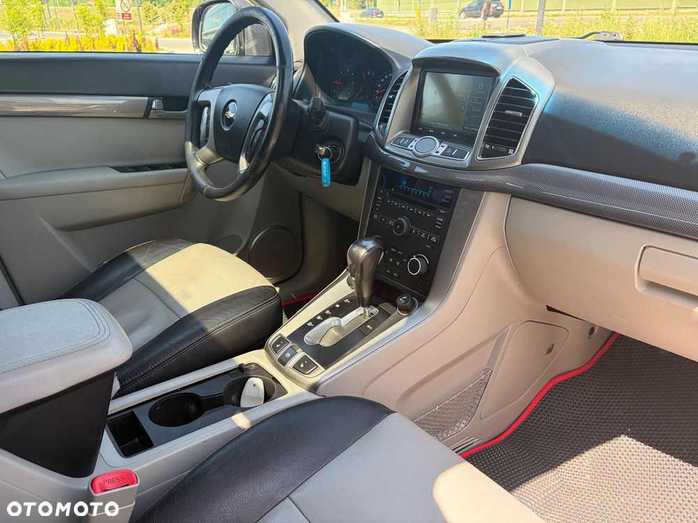 Chevrolet Captiva 2.2 D LTZ - 12