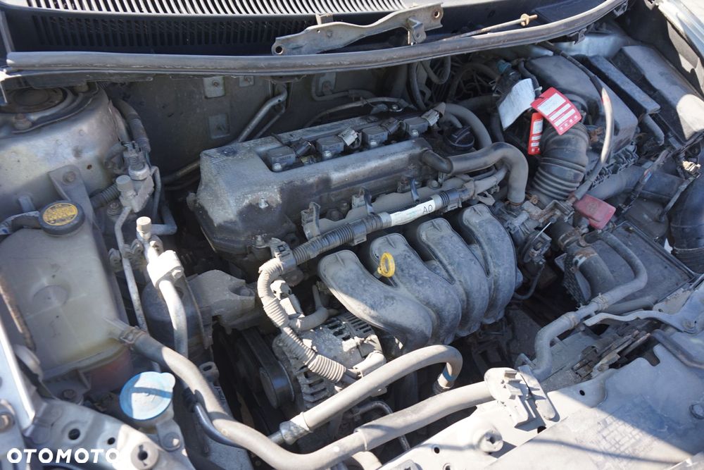 TOYOTA AURIS E15 I 5D HB 2008 1C0 1.4 16V 4ZZ-FE 97KM C50 SREBRNY na części - 12