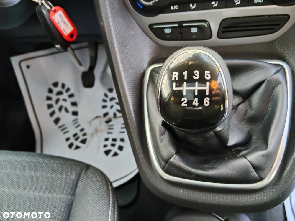 Ford Tourneo Connect - 36