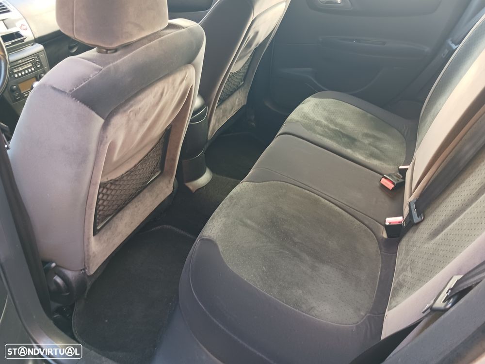 Citroën C4 1.6 HDi 110 Exclusive - 31
