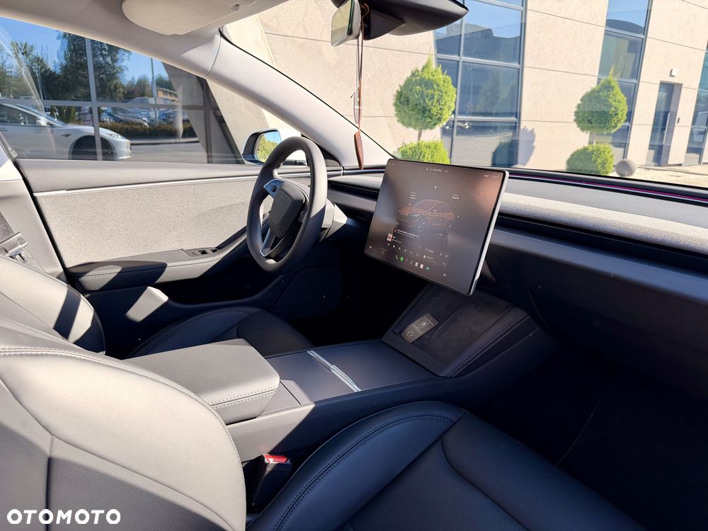 Tesla Model 3 - 11