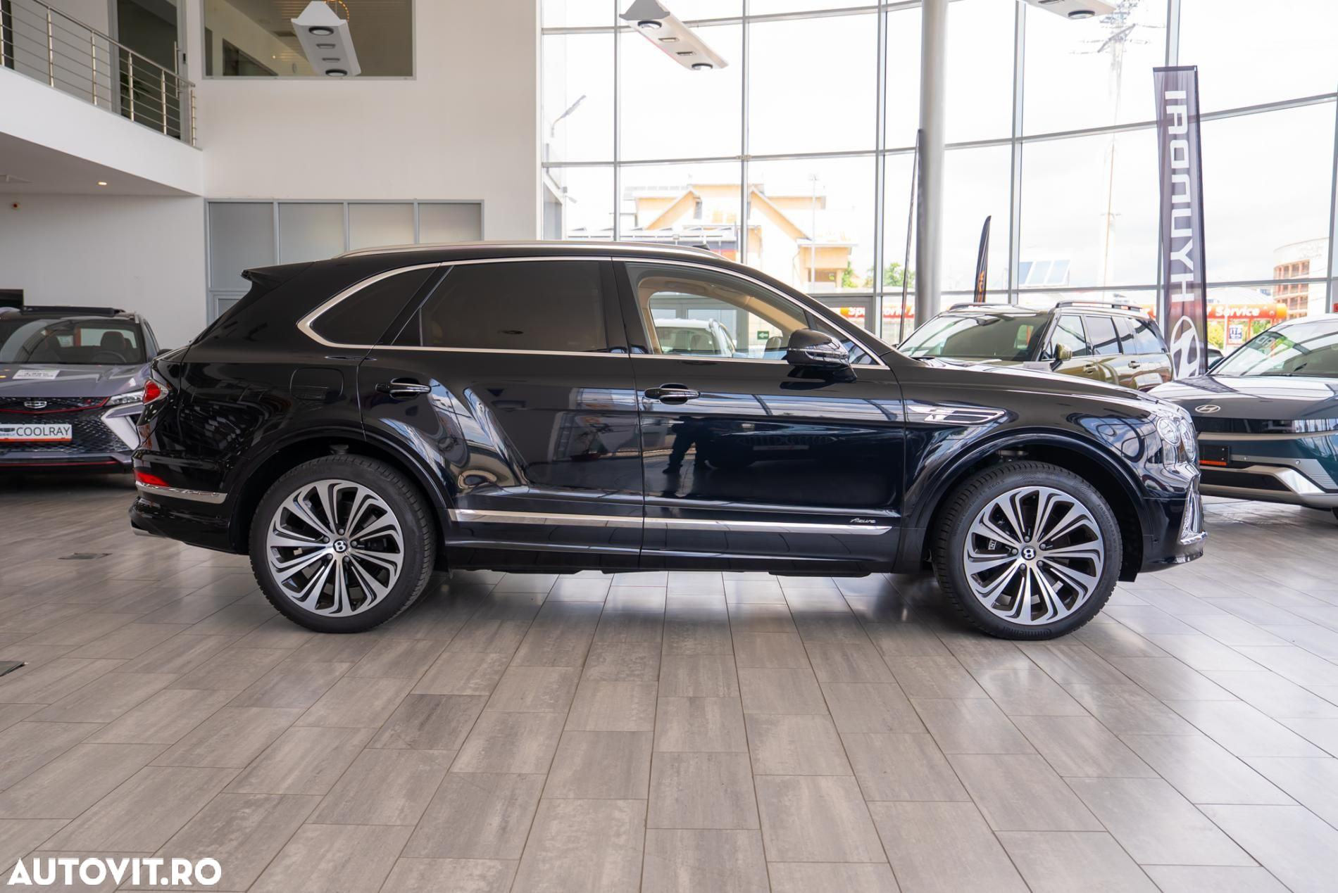 Bentley Bentayga Azure - 11