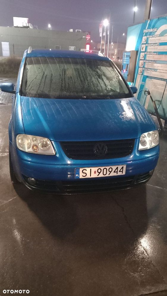 Volkswagen Touran 2.0 TDI Trendline DSG - 2