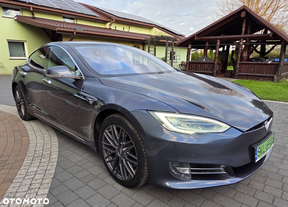 Tesla Model S - 6