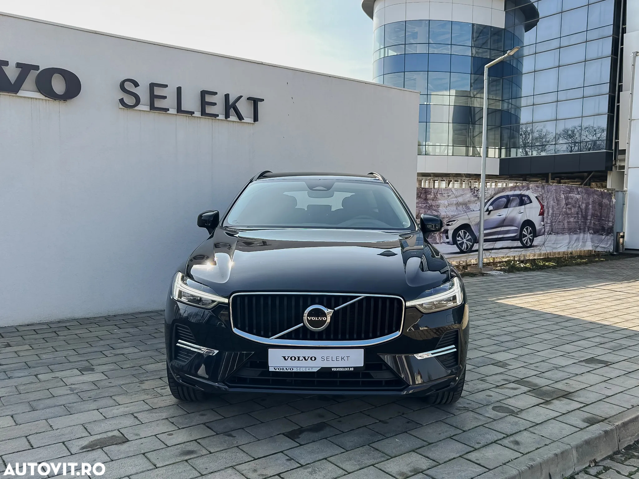 Volvo XC 60 B5 MHEV AT8 AWD Momentum Pro - 3