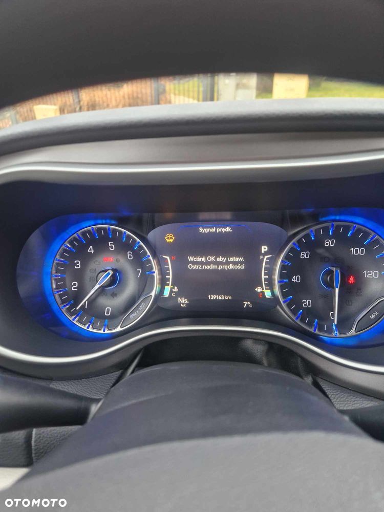 Chrysler Pacifica - 17