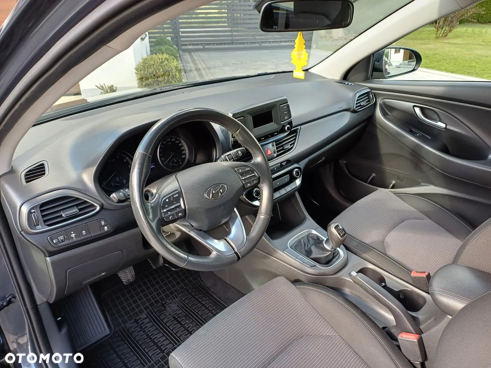 Hyundai i30 1.5 DPI Classic + - 36