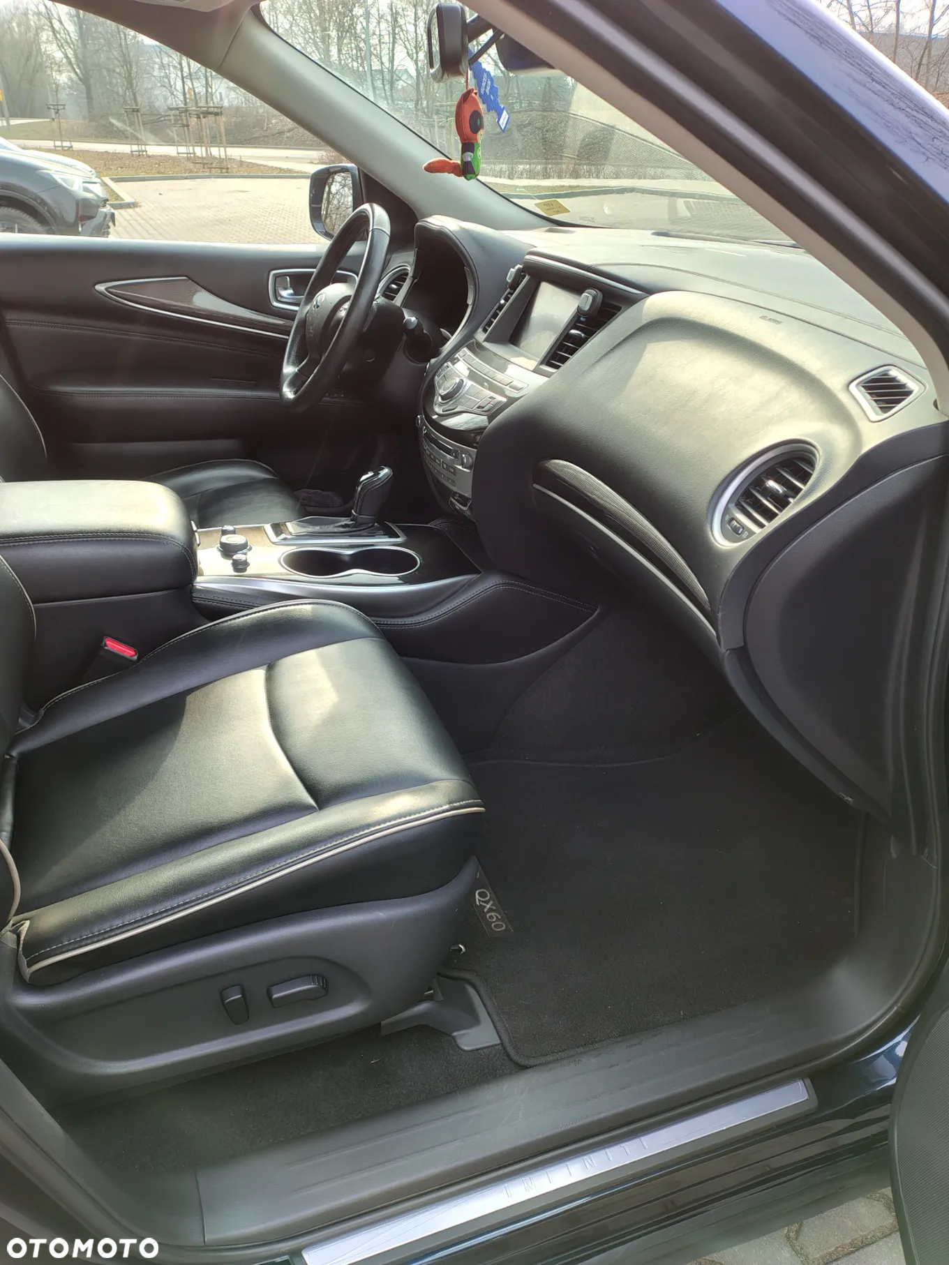 Infiniti QX60 - 11