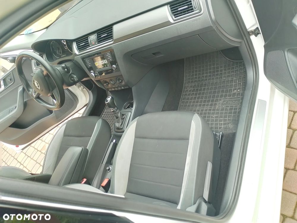 Skoda RAPID 1.4 TSI Ambition DSG - 10